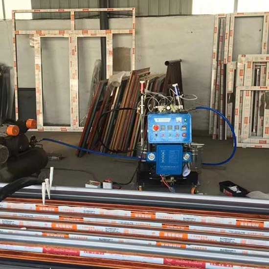 型材發(fā)泡 澆注機器(圖2) 型材發(fā)泡 Q2600D聚氨酯發(fā)泡澆注機器